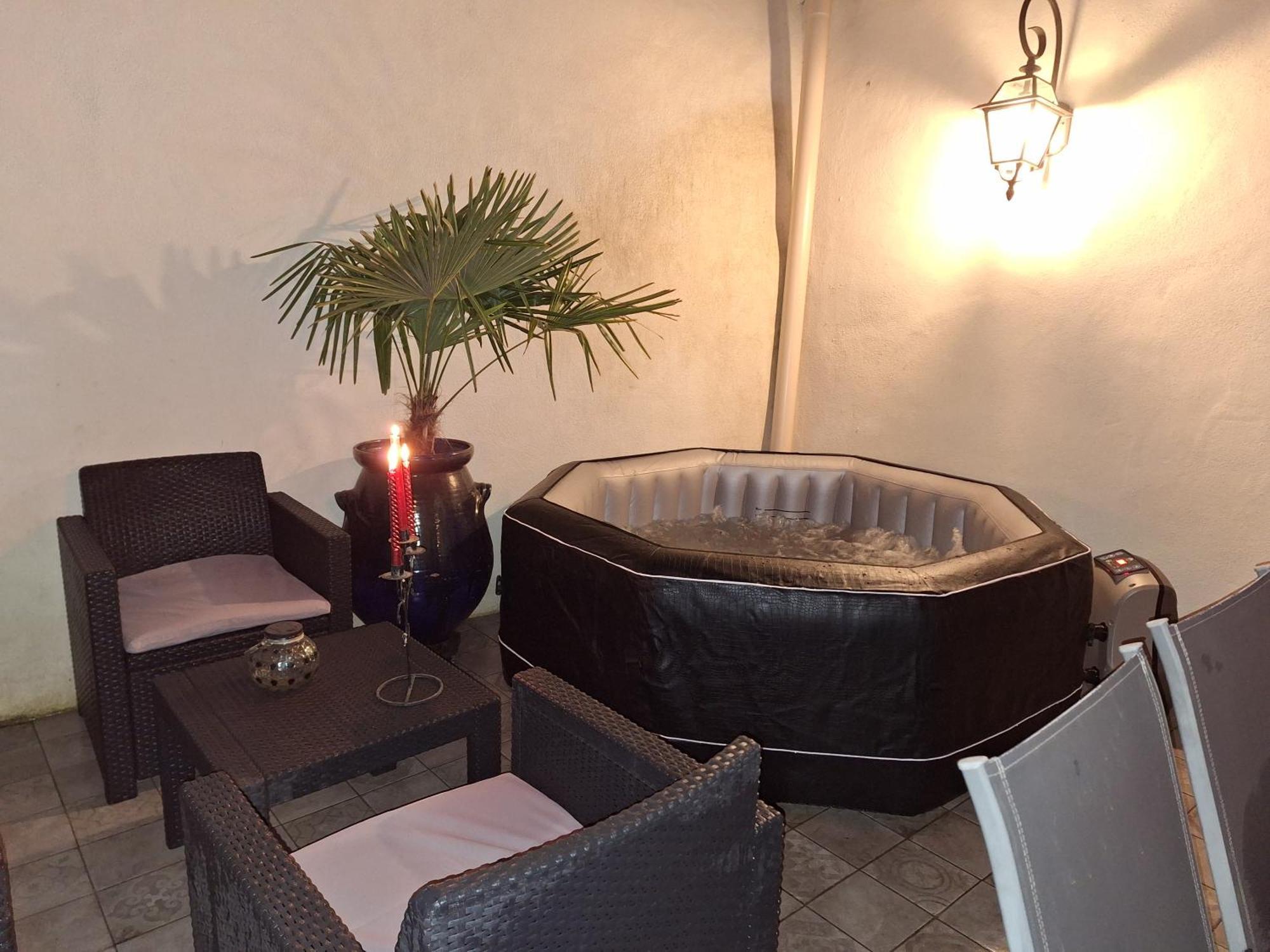 La Bonbonniere Gite De Charme Avec Jacuzzi Malaucène Exterior foto
